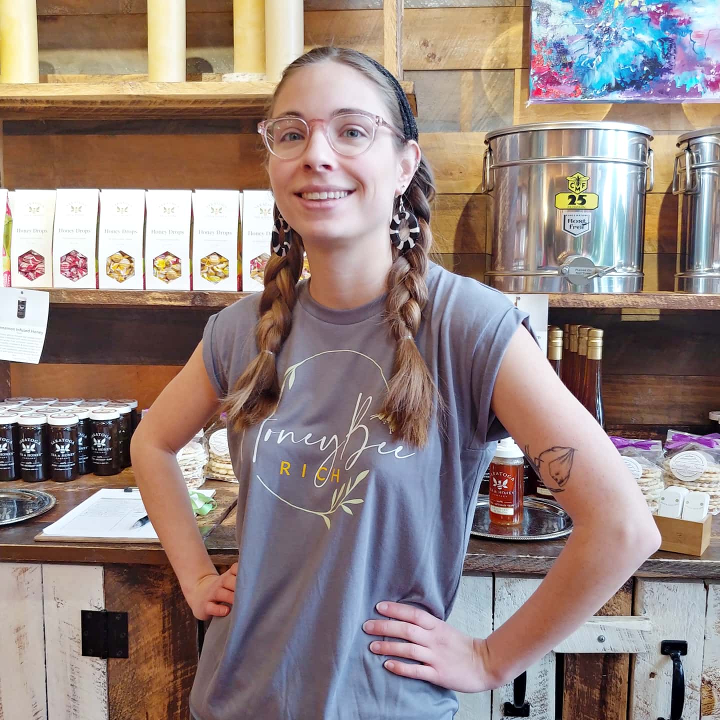 Honey Bee Rich - T shirt    -  Every BODY wants to be Rich!